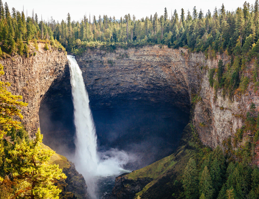 Noah Jigsaw Puzzle Helmcken Falls is a 141 m long waterfall on the Murtle River in Wells Grey Provincial Park in British Columbia, Canada 1000 pieces