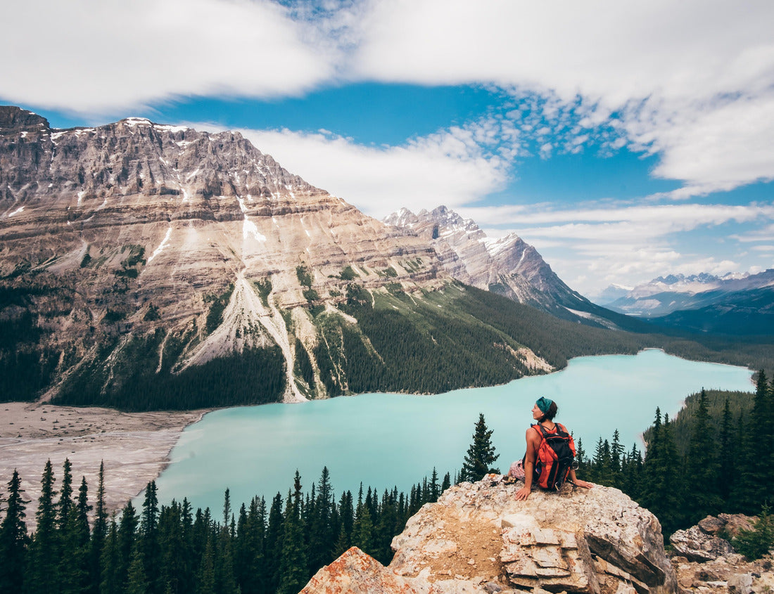 Noah Jigsaw Puzzle Girls enjoying a beautiful mountain lake. Peyto Lake, Canadian Rockies, Alberta, Canada 1000 pieces