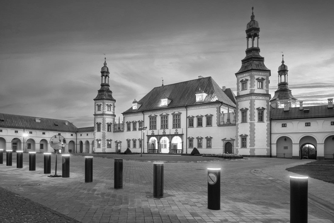 Kielce, Poland - view of the former palace of the bishops of Krakow at sunset 2000pc PuzzleBlack and White