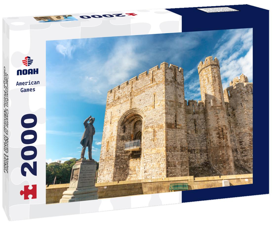 Noah Jigsaw Puzzle Caernarfon Castle in North Wales with bronze statue of David Lloyd George Prime Minister of the United Kingdom, 1916-22 2000 pieces