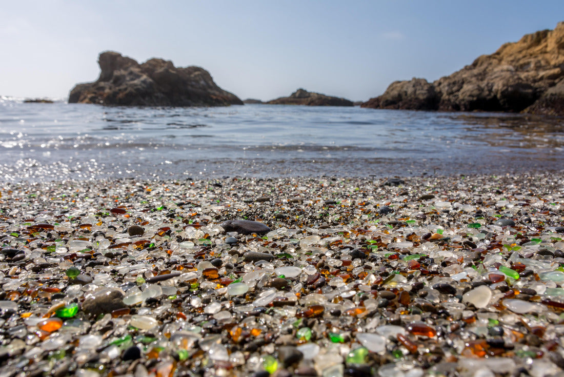 Noah Jigsaw Puzzle Glass Beach is a beach adjacent to MacKerricher State Park near Fort Bragg, California, that is abundant in sea glass 2000 pieces