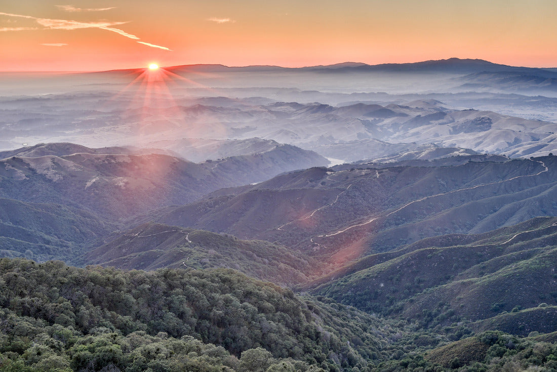 Sunset over the surrounding mountains of Fremont Peak State Park. San Benito and Monterey Counties, California, USA 2000pc Puzzle