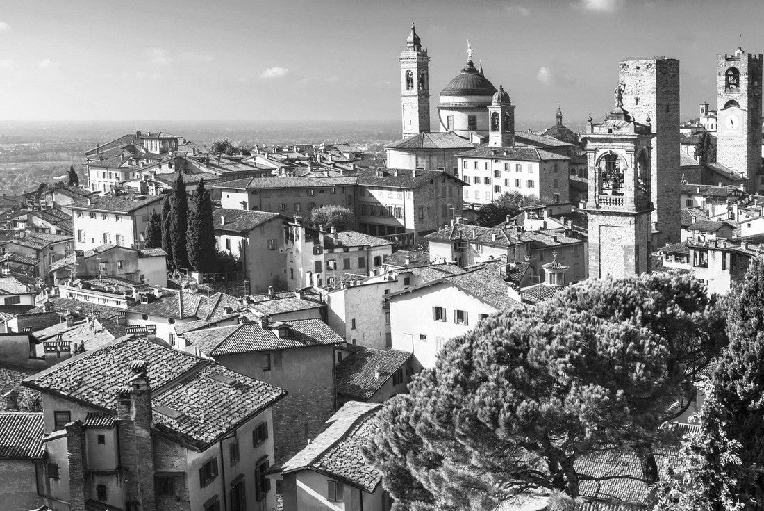 Symbol of Italy - beautiful medieval city of Bergamo, Lombardy 2000pc PuzzleBlack and White