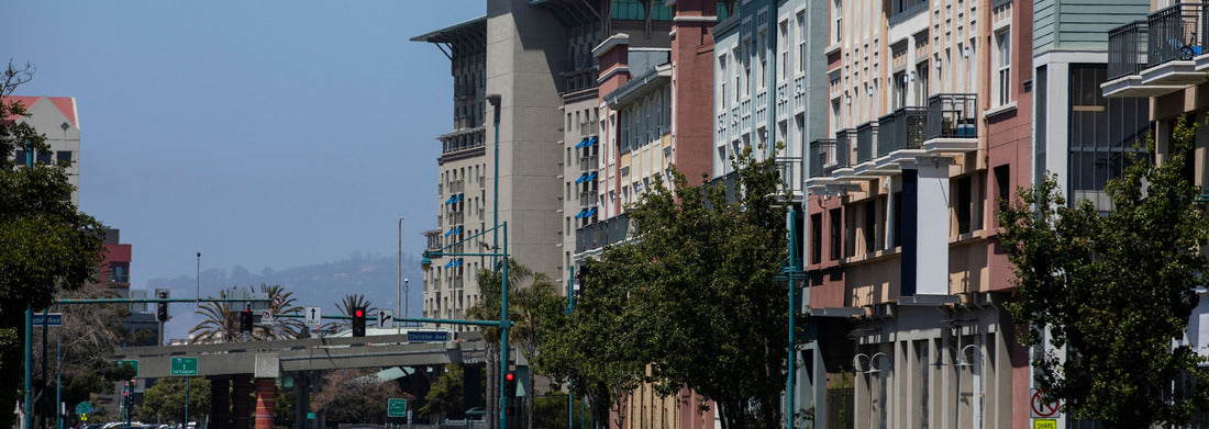 Noah Jigsaw Puzzle Daytime view of traffic passing through downtown Emeryville, California, USA panorama 1000 pieces