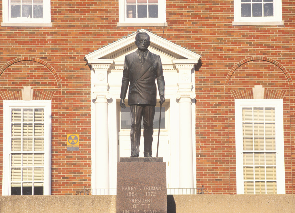 Statue of Harry S. Truman at the entrance to the Independence, Missouri Courthouse