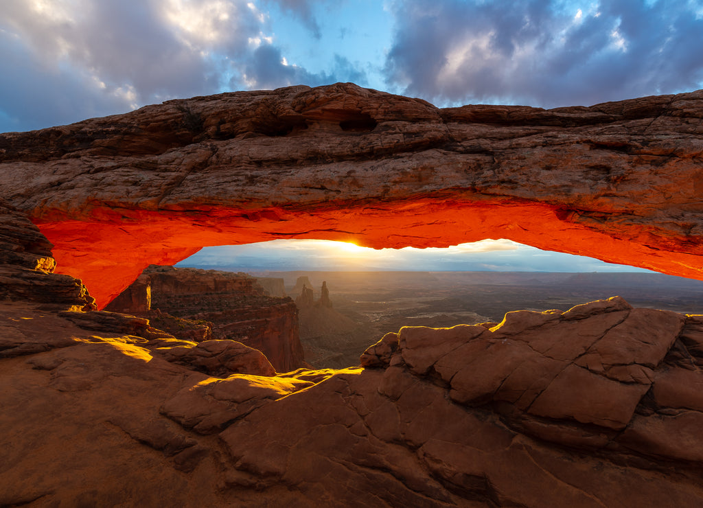 Mesa Arch at sunrise, Canyonlands National Park, Utah, USA