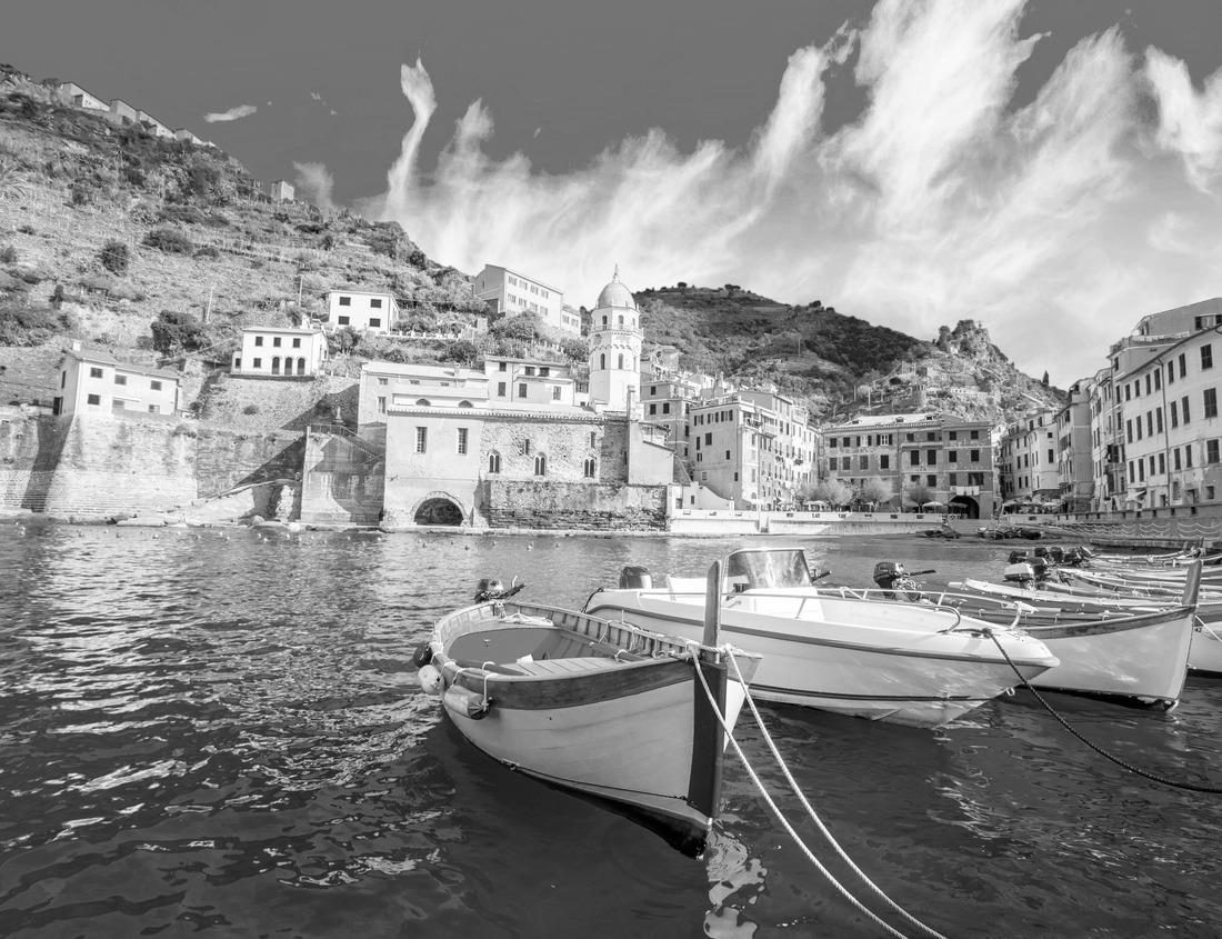 Noah Jigsaw Puzzle Louisville, Kentucky, USA downtown skyline at the river at dusk in black white 1000 pieces