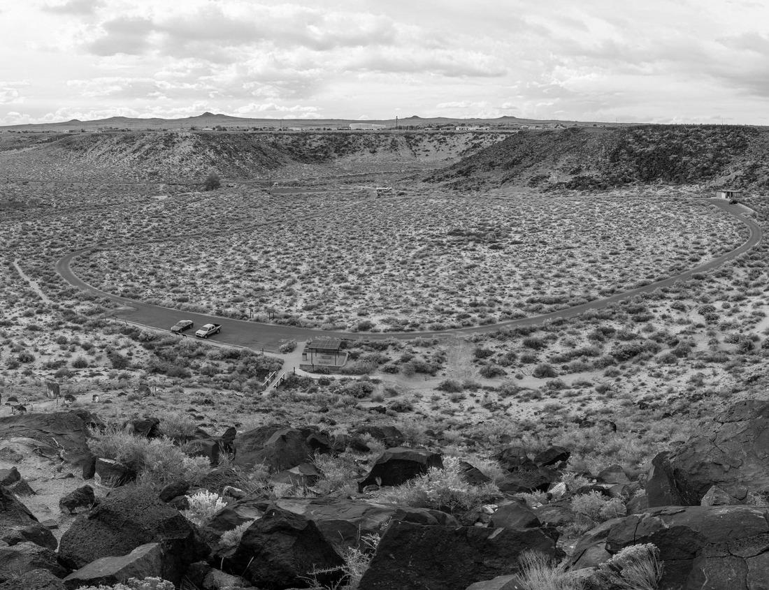 Noah Jigsaw Puzzle Early morning view of Mount Denali, the tallest peak in continental North America. One of those rare moments when the peak is not covered in clouds in black white 1000 pieces
