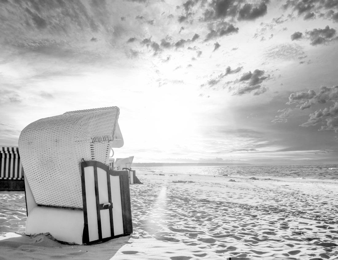 Noah Jigsaw Puzzle Beautiful view of the old town in Bad Mergentheim - part of the Romantic Road, Bavaria, Germany in black white 1000 pieces