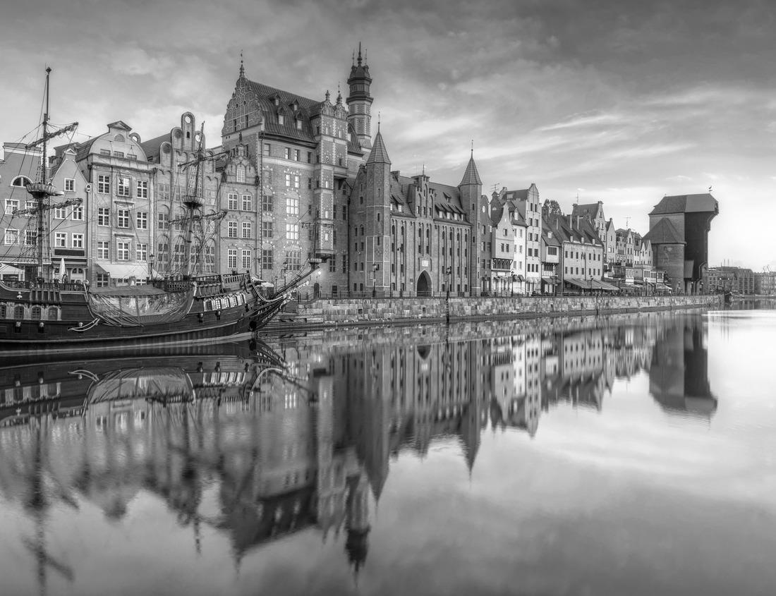 Noah Jigsaw Puzzle Milwaukee, Wisconsin, USA downtown skyline at dusk in black white 1000 pieces