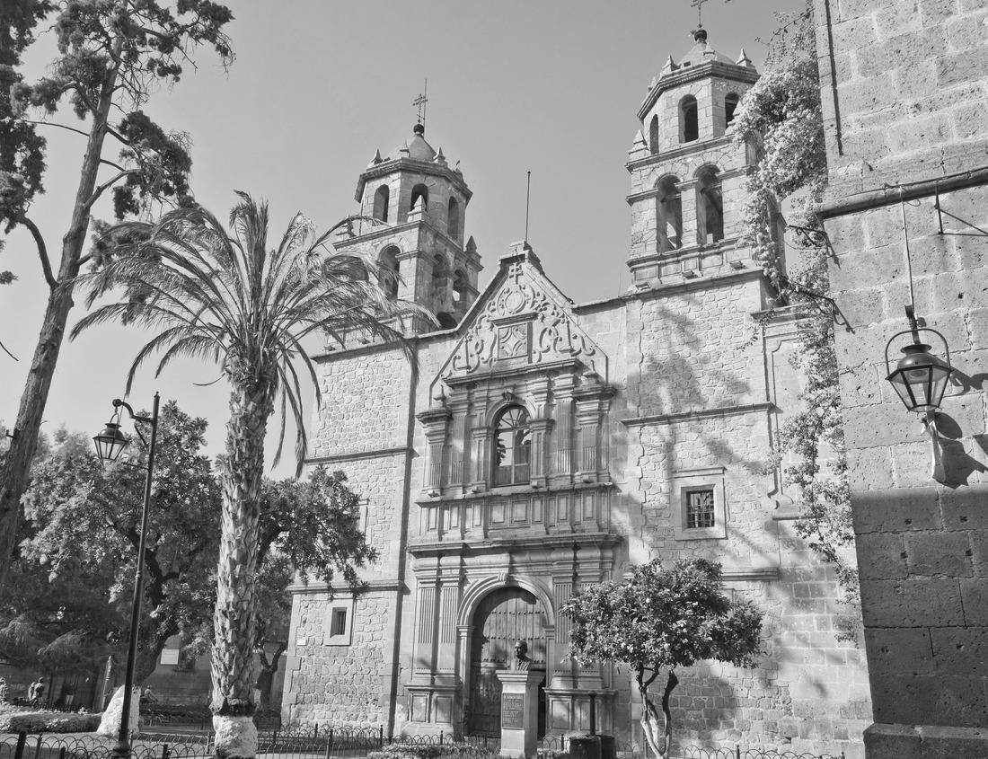 Noah Jigsaw Puzzle Austin skyline at night and blue hour in black white 1000 pieces