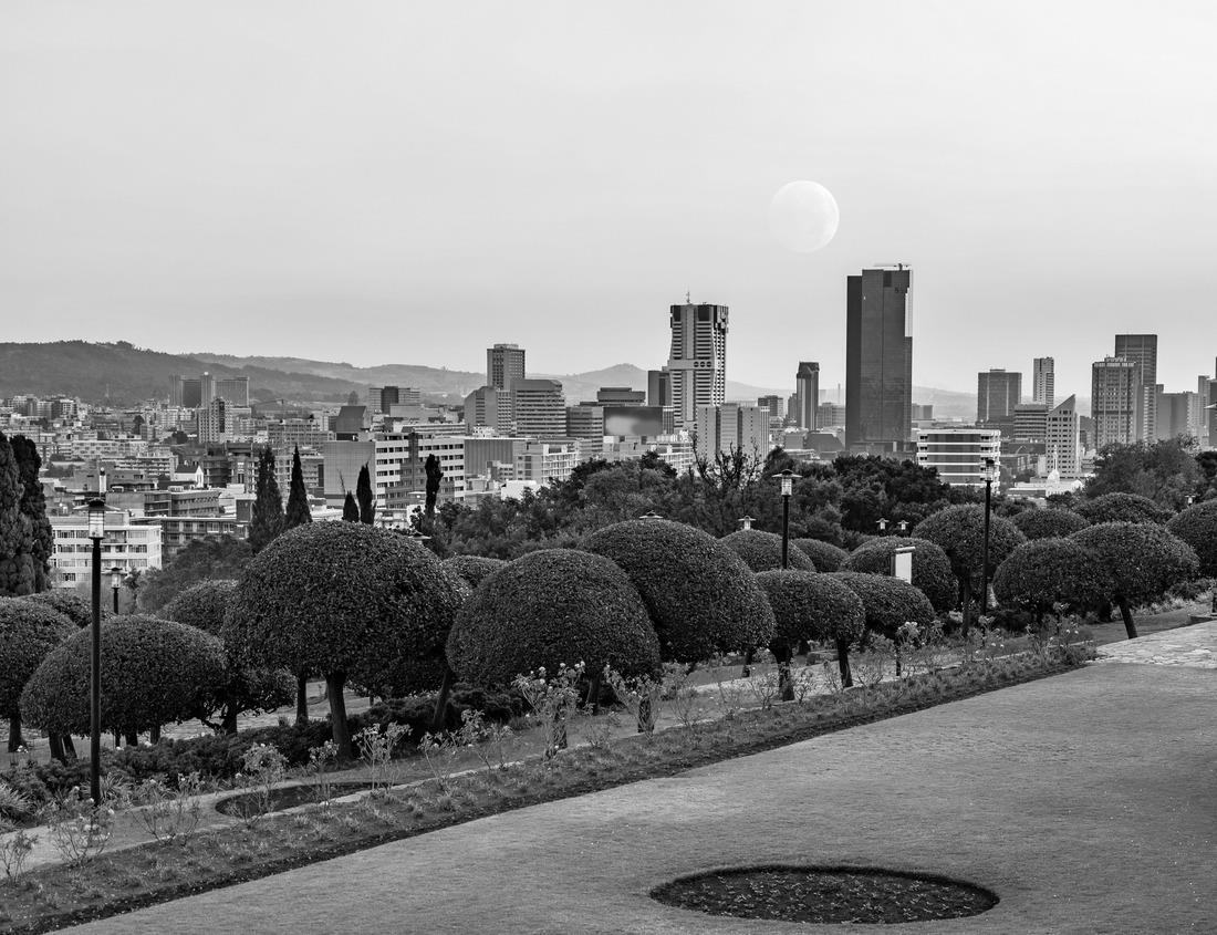 Noah Jigsaw Puzzle Indianapolis, Indiana, USA monuments and downtown skyline at dusk in black white 1000 pieces