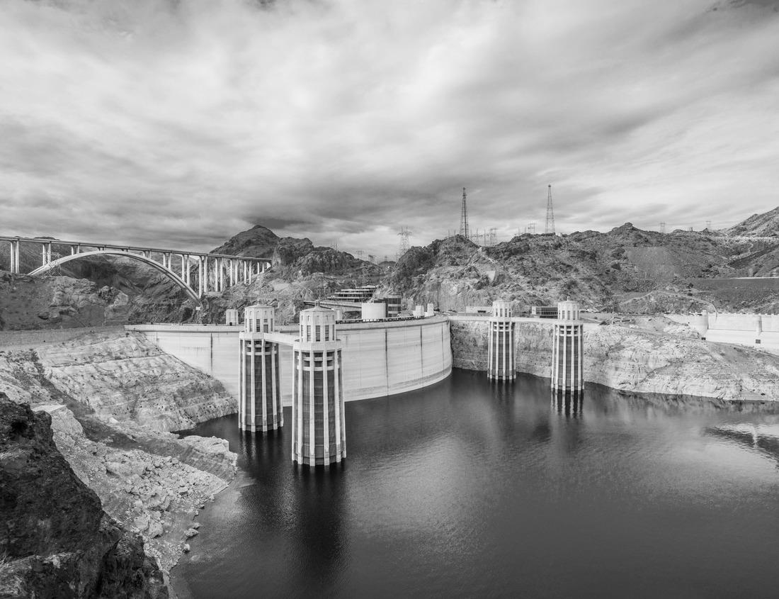 Noah Jigsaw Puzzle Night Napa City Riverside Walkway in black white 1000 pieces