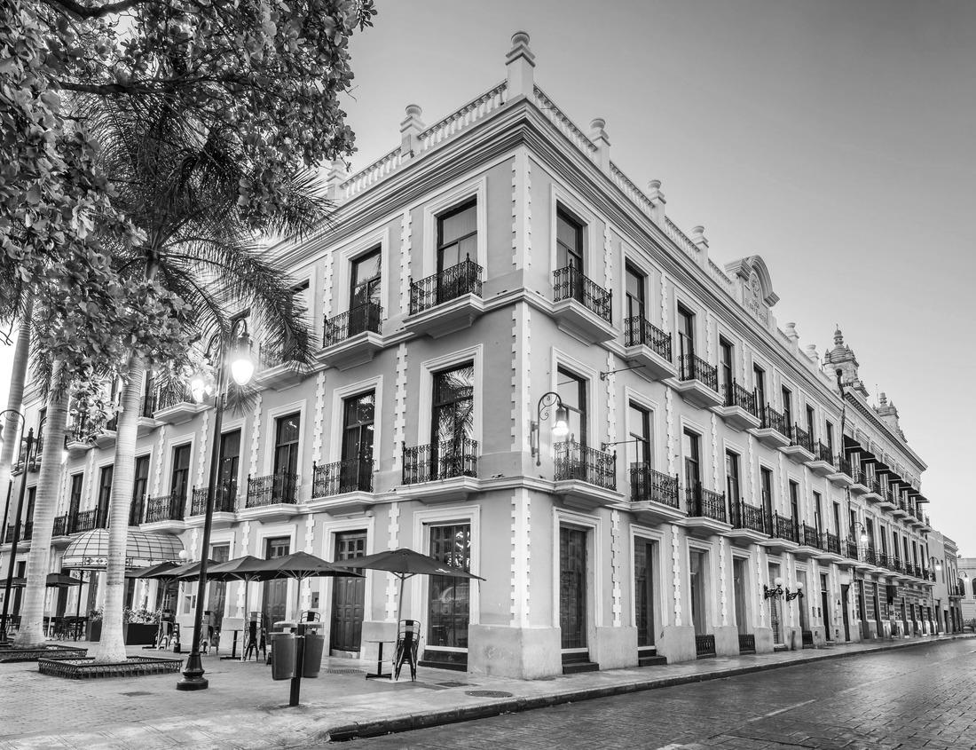 Noah Jigsaw Puzzle Downtown Atlanta, Georgia, USA and Midtown skyline at dusk in black white 1000 pieces