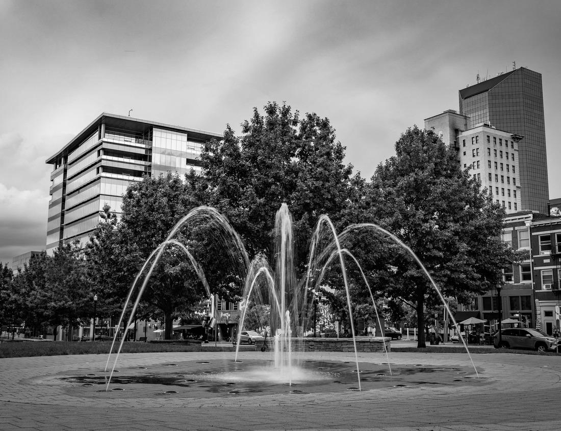 Noah Jigsaw Puzzle A breathtaking view of Hanging Lake near Glenwood Springs, Colorado in black white 1000 pieces