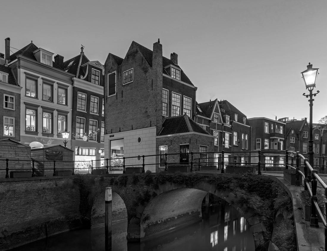 Noah Jigsaw Puzzle Cityscape Berlin city center colorfully illuminated at night during the Festival of Lights, Berlin, Germany in black white 1000 pieces