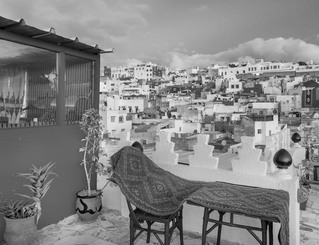 Noah Jigsaw Puzzle Famous Basilica of St. Francis of Assisi (Basilika Papale di San Francesco) with lower plaza at sunset in Assisi, Umbria, Italy in black white 1000 pieces