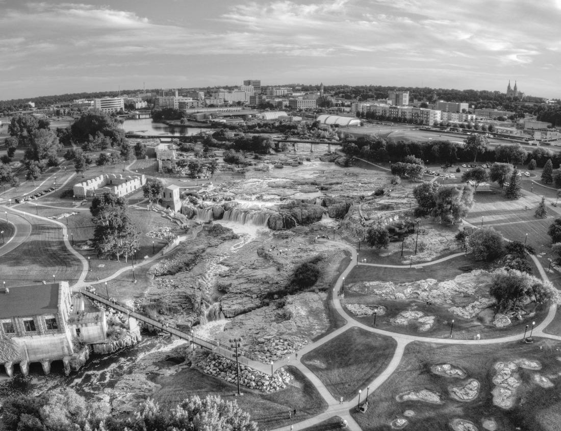 Noah Jigsaw Puzzle Churches and skyline of New Haven, Connecticut in black white 1000 pieces