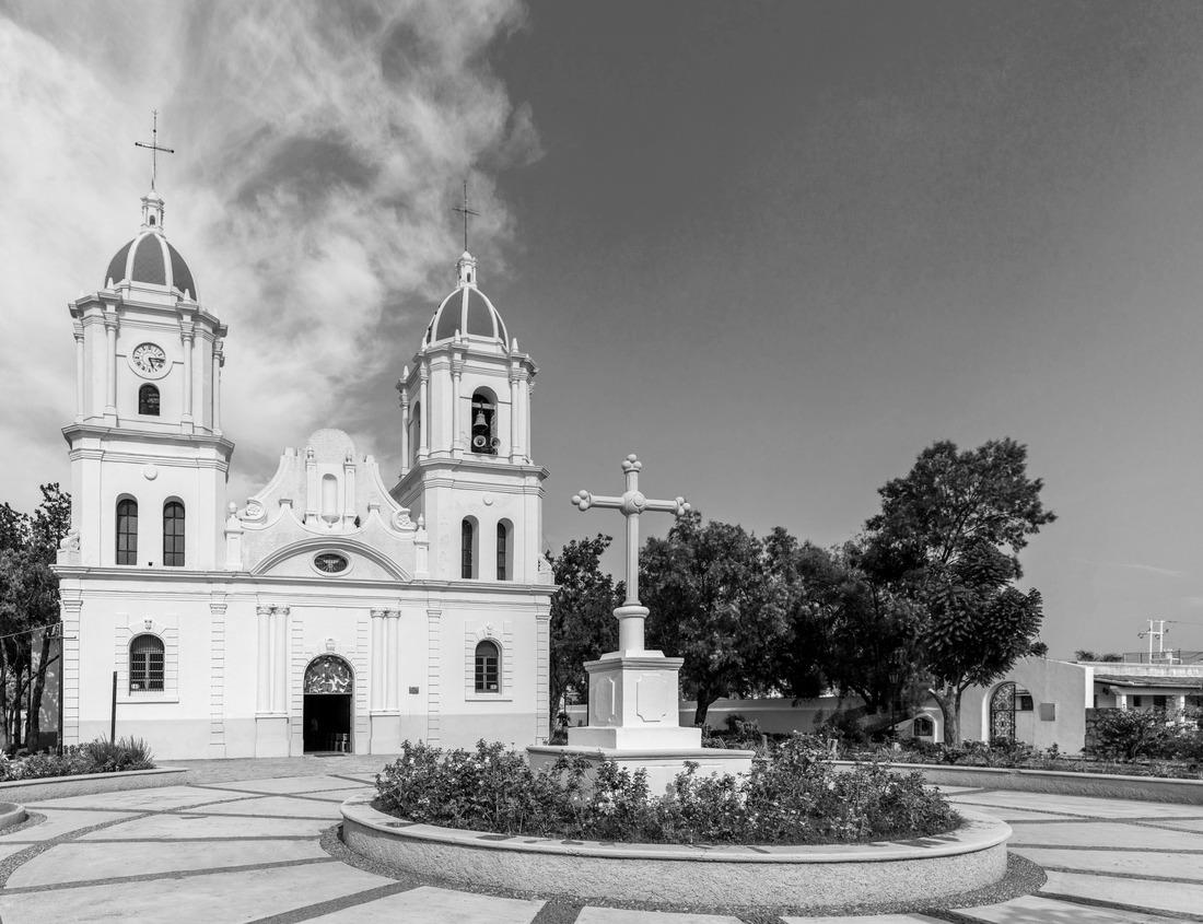 Noah Jigsaw Puzzle Beautiful city landscape in Calw city, Black Forrest in black white 1000 pieces