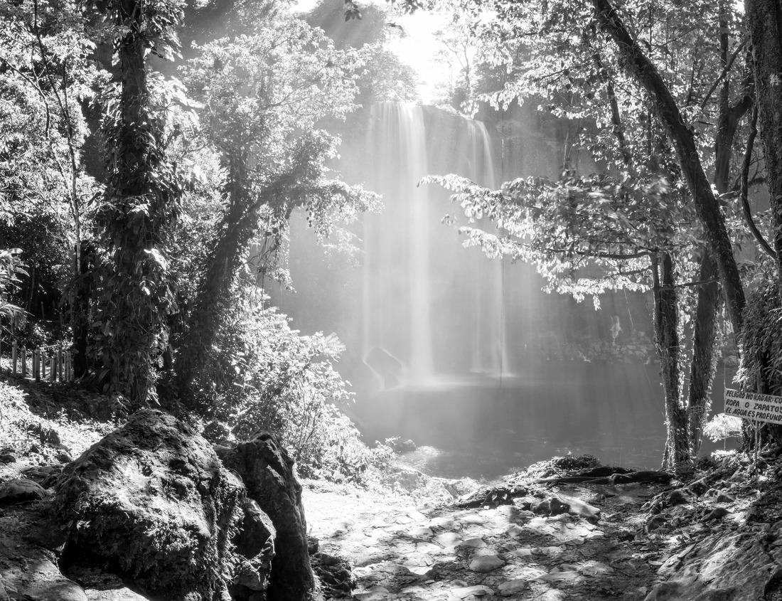 Noah Jigsaw Puzzle Half-timbered house in Rottenburg am Neckar in black white 1000 pieces
