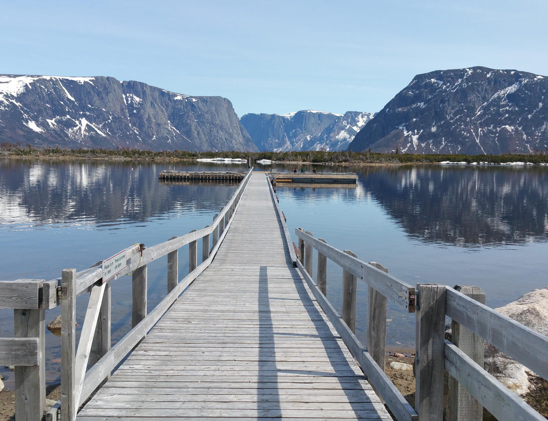 Boardwalk in the Western Brook Pond with mountains in Gros Morne National Park, Newfoundland. 1000pc PuzzleBlack and White