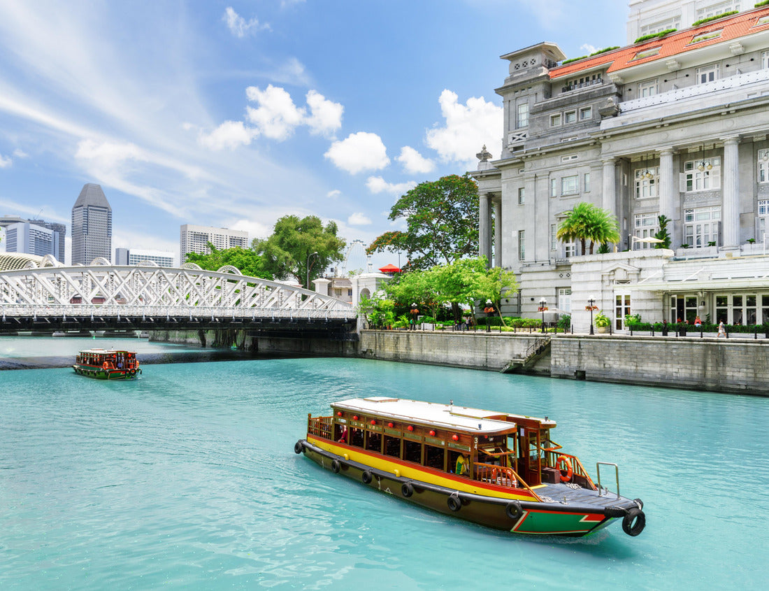 Noah Jigsaw Puzzle Beautiful view of the traditional tourist boats sailing along the Singapore River with the azure waters in downtown Singapore. Scenic summer city. Singapore is a popular tourist destination in Asia 1000 pieces