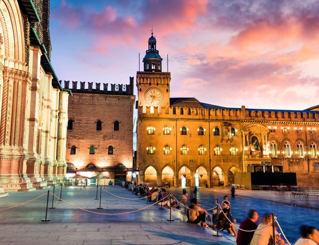 Noah Jigsaw Puzzle Colored spring sunlight on the main square of the city of Bologna with Palazzo d'Accursio and the facade of the Basilica di San Petronio 1000 pieces