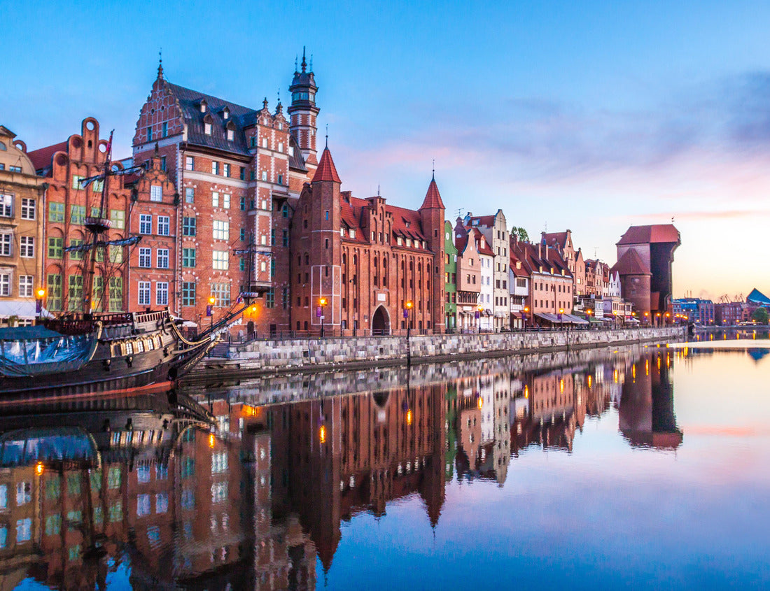 Noah Jigsaw Puzzle Gdansk Old town and famous crane at amazing sunrise. Gdansk. Poland 1000 pieces