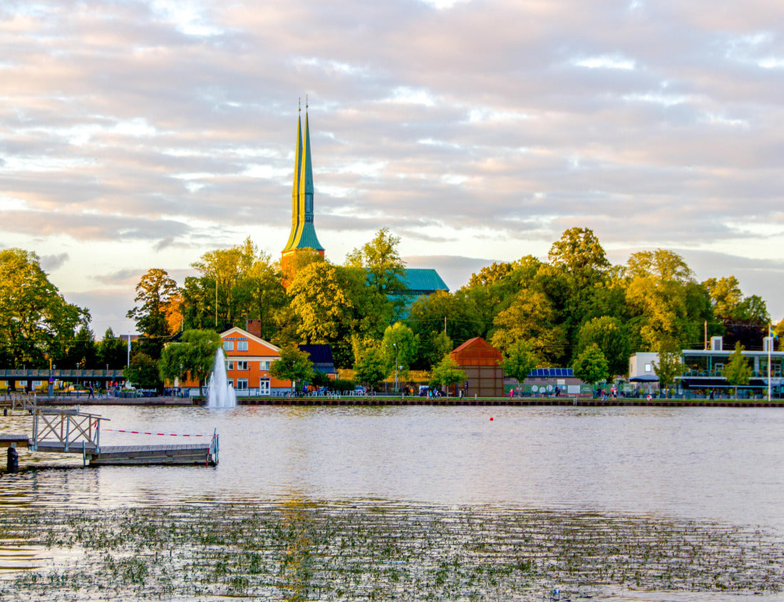 Noah Jigsaw Puzzle A picturesque and empty wooden walkway at Lake Trummen in Vaxjo, in the Smaland region, Sweden 1000 pieces