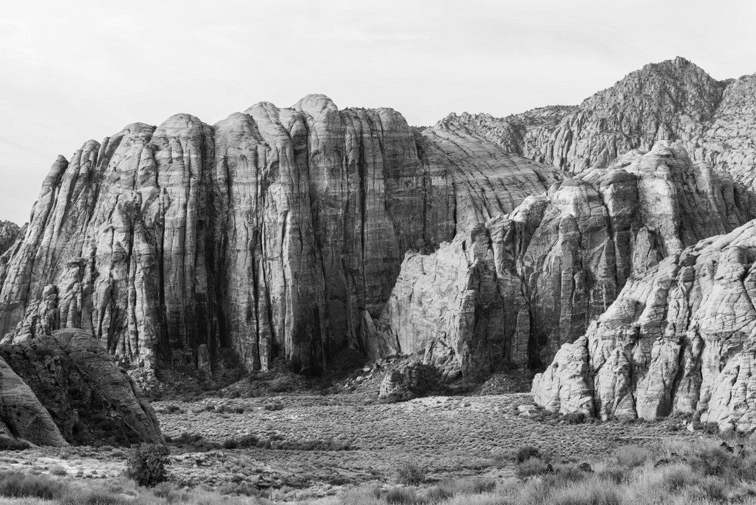 The towering red Navajo sandstone cliffs at Snow Canyon State Park. The breathtaking rock formations rise steeply from the grassy valley below. Taken in the early morning light - St George, Utah, USA 2000pc PuzzleBlack and White