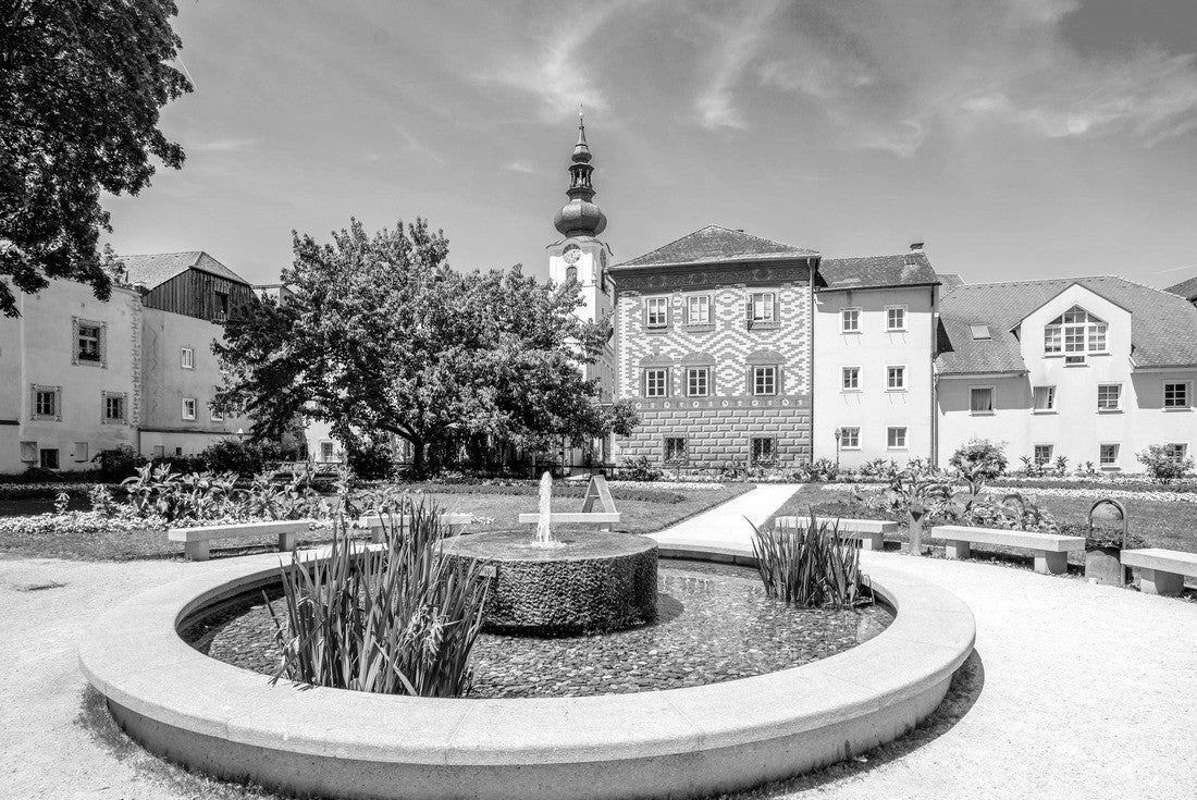 Old city of Wels, Austria 2000pc PuzzleBlack and White