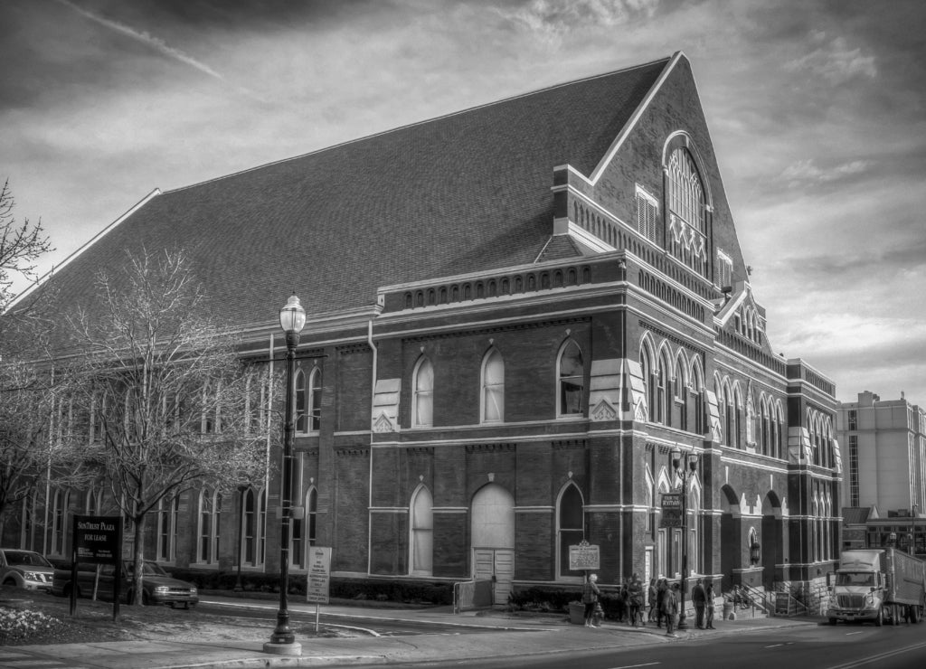 ryman auditorium in downtown nashville the "mother" church of country music, Tennessee in black white
