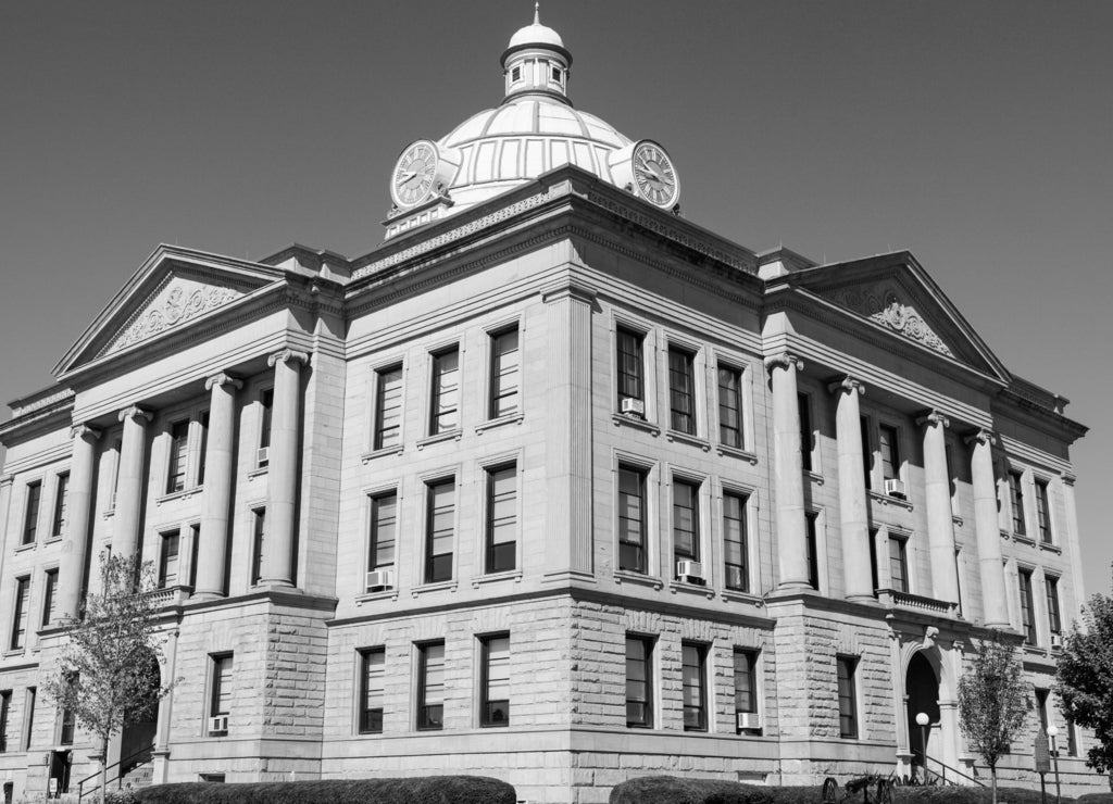 Old courthouse in Lincoln, Logan County, Illinois in black white