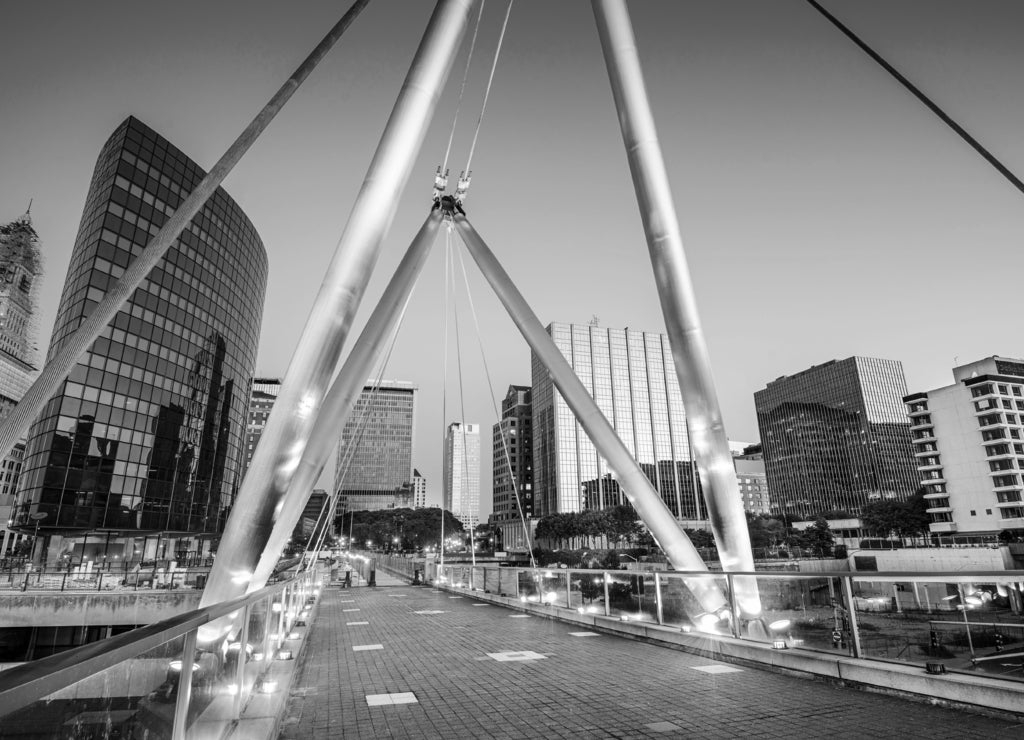 Hartford, Connecticut, USA Skyline at Founders Bridge in black white