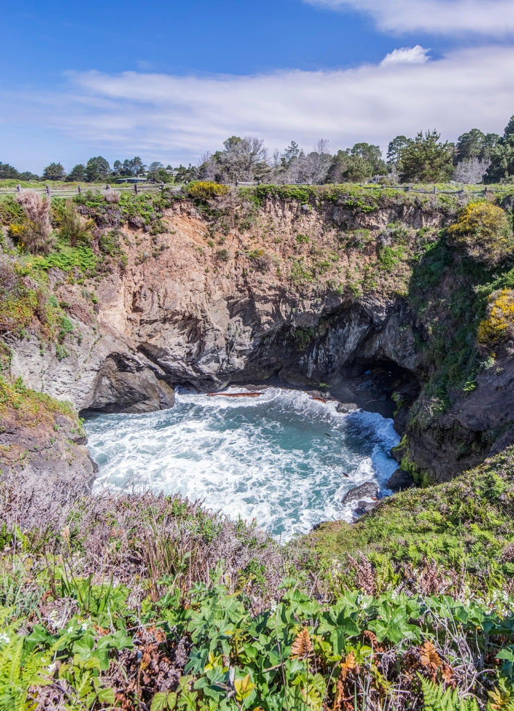 USA, California, Mendocino County, Russian Gulch State Park, Devils Punchbowl
