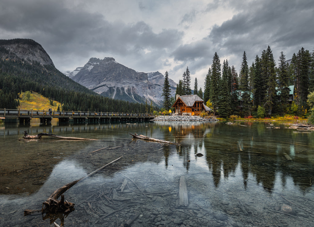 Wooden lodge on Emerald lake with rocky mountains at Yoho national park