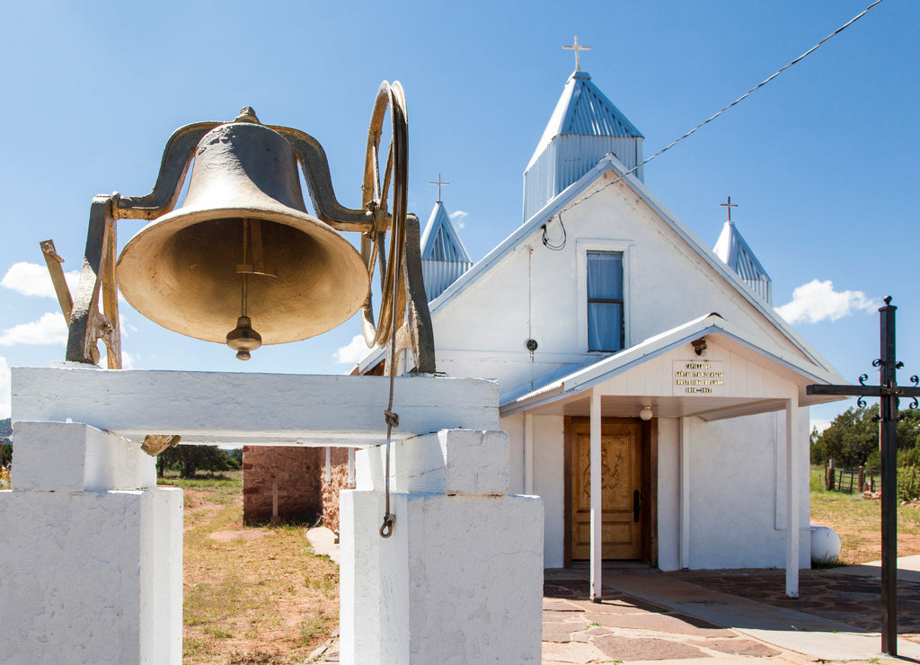 Iglesia con tejado azul en Nuevo Mexico. EEUU