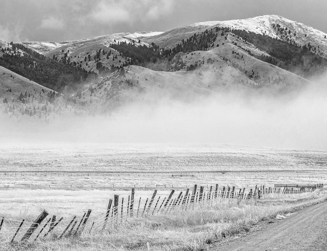Noah Jigsaw Puzzle Dwontown Santiago de Chile after sunset, Chile in black white 1000 pieces