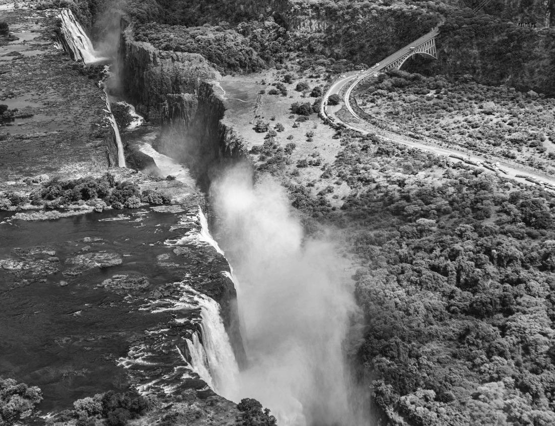 Noah Jigsaw Puzzle Beautiful Flinders Ranges in South Australia in black white 1000 pieces