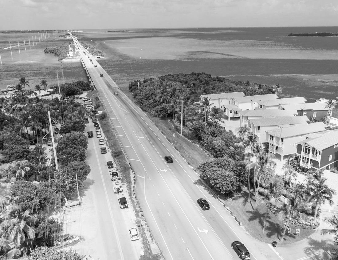 Noah Jigsaw Puzzle El Paso, Texas, USA downtown city skyline at twilight in black white 1000 pieces