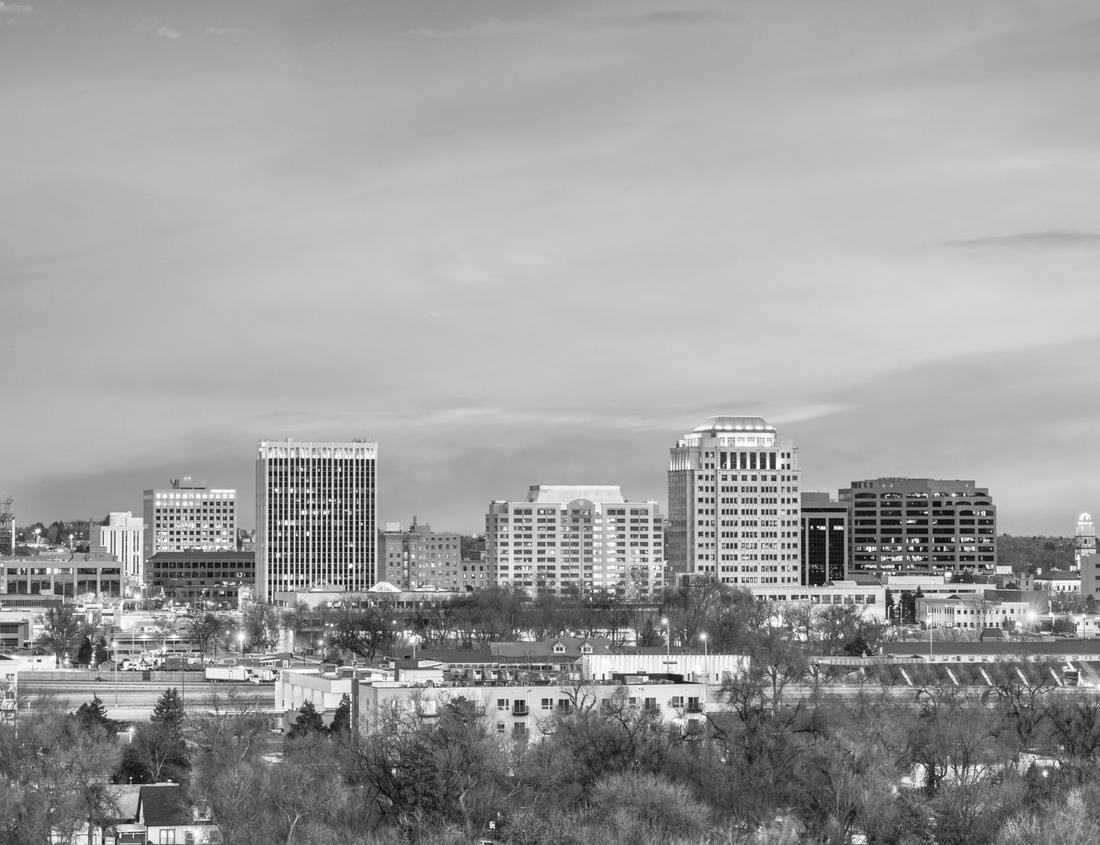 Noah Jigsaw Puzzle Columbia, Missouri, USA historic columns at twilight in black white 1000 pieces