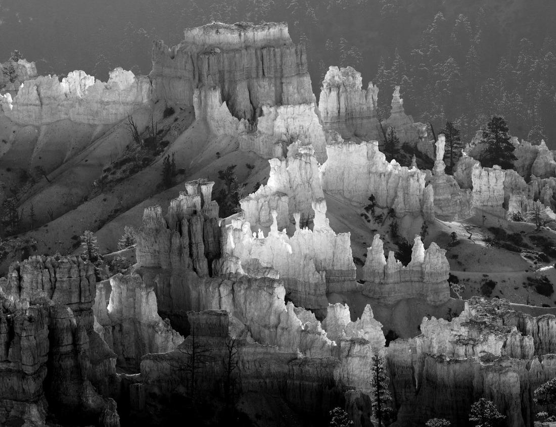 Noah Jigsaw Puzzle Madrid, Spain cityscape at Calle de Alcala and Gran Via in black white 1000 pieces