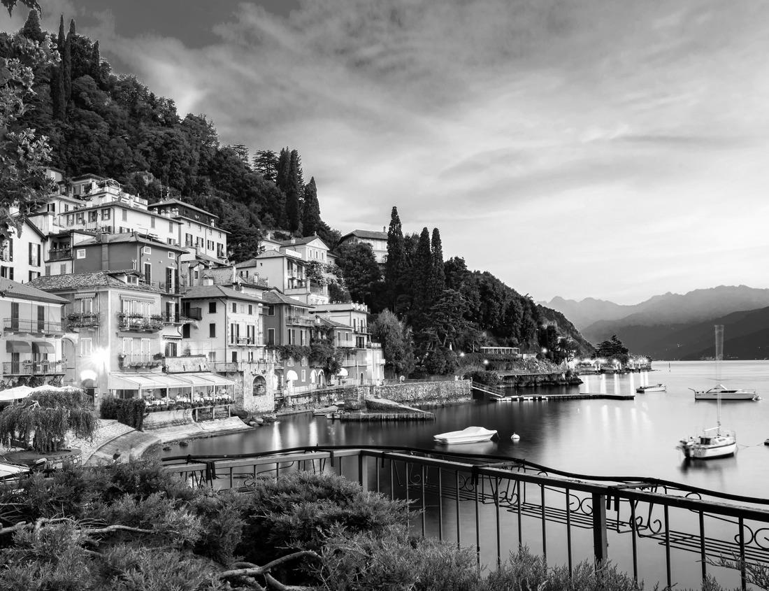 Noah Jigsaw Puzzle Charging river at Cuyahoga valley nation park. In autumn season in black white 1000 pieces