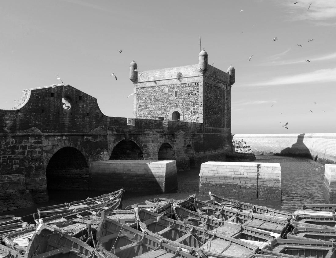 Noah Jigsaw Puzzle The Port Sqala artillery platform in the port of Essaouira, Morocco. in black white 1000 pieces