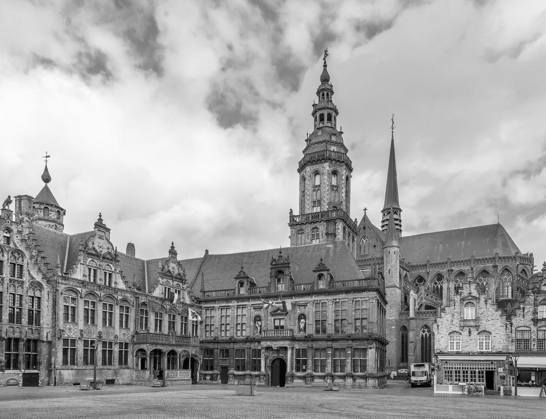Noah Jigsaw Puzzle The main market square with a bell tower and church is visible in Veurne, Belgium. in black white 1000 pieces