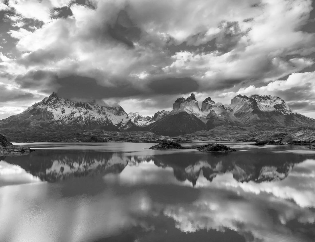 Noah Jigsaw Puzzle Sunset view of mountains, glaciers, lakes, and rivers in Torres del Paine National Park, Chile. in black white 1000 pieces
