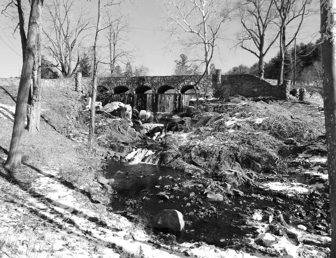 Noah Jigsaw Puzzle Case Falls winter landscape in Manchester, Connecticut, USA. in black white 1000 pieces