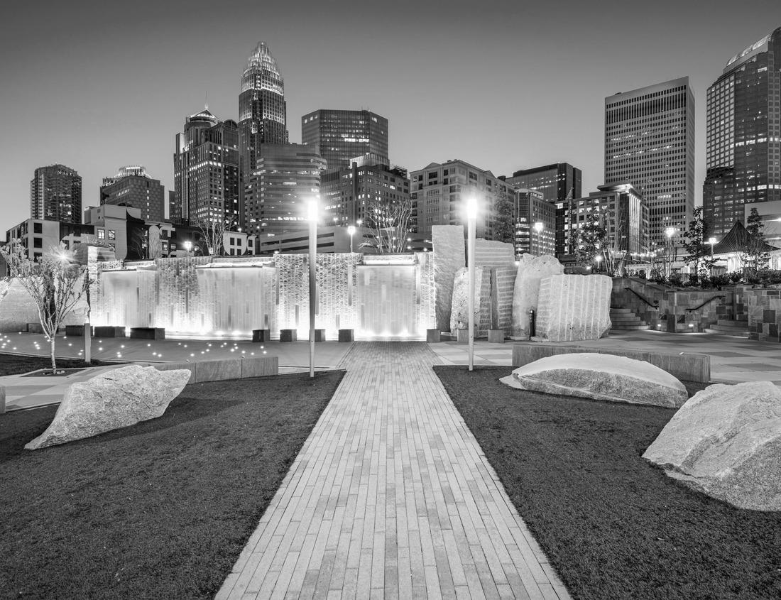 Uptown skyline and park in Charlotte, North Carolina, USA. 1000pc PuzzleBlack and White