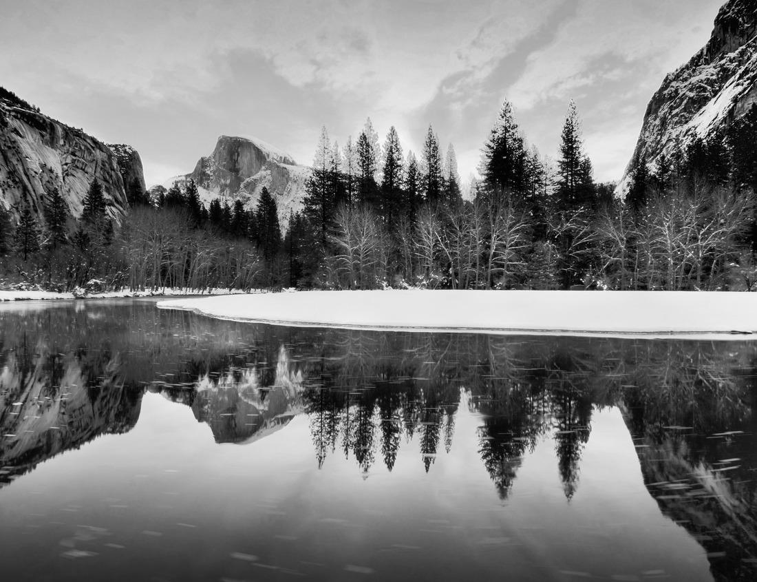 Noah Jigsaw Puzzle Nature landscape of Yosemite National Park in the Sierra Nevada Area of California, USA. in black white 1000 pieces
