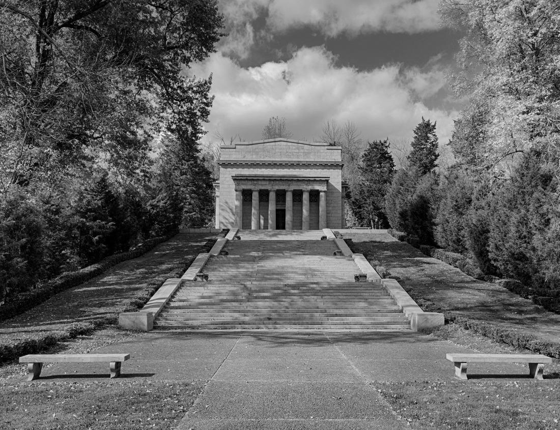 Noah Jigsaw Puzzle Glendale California Downtown in black white 1000 pieces